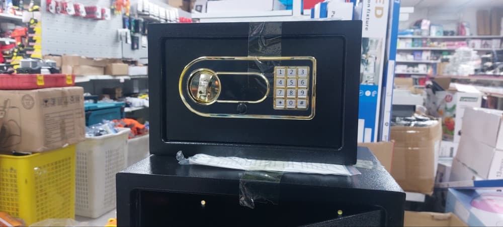 Sef za novac oruzje ukrasni 320x250 4