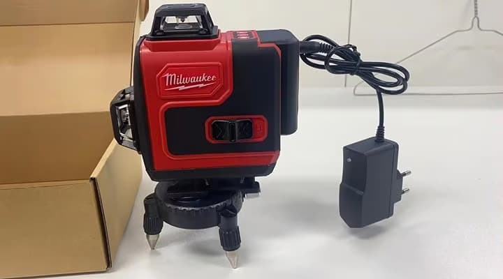 MILWAUKEE GRAĐEVINSKI LASER – PROFESIONALNA PRECIZNOST