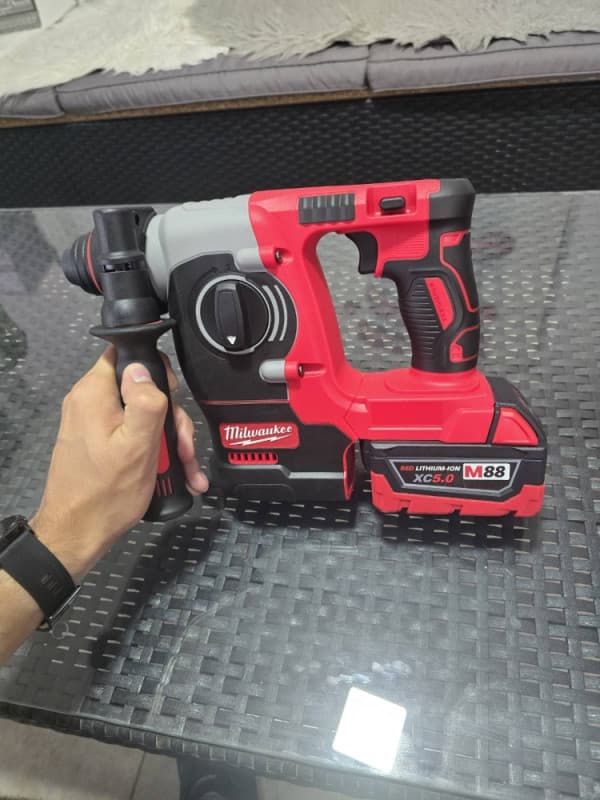 Milwaukee 4u1 Aku Set M88 – Brusilica, Bušilica, Udarni Odvijač i Hiltovka + 4 Baterije 4