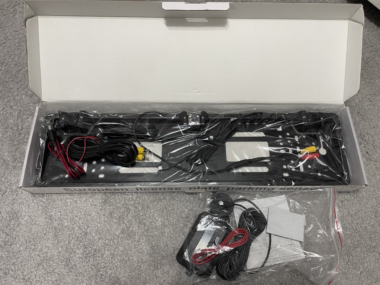 AUTO KAMERA RIKVERC + PARKING SENZORI U OKVIRU TABLICE 3