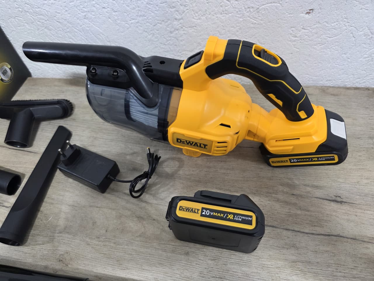 AKU DeWALT ŠTAPNI USISIVAČ 500W 3