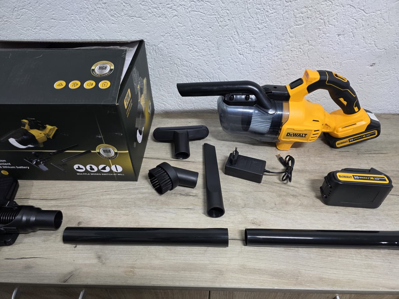 AKU DeWALT ŠTAPNI USISIVAČ 500W 4