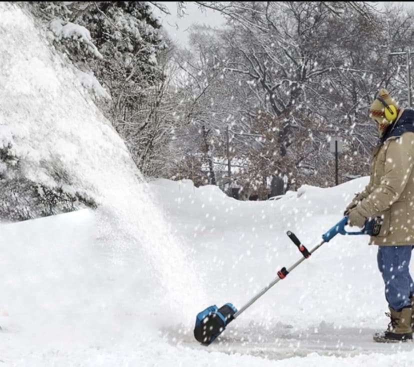 AKU Cistac Snijega MAKITA 2